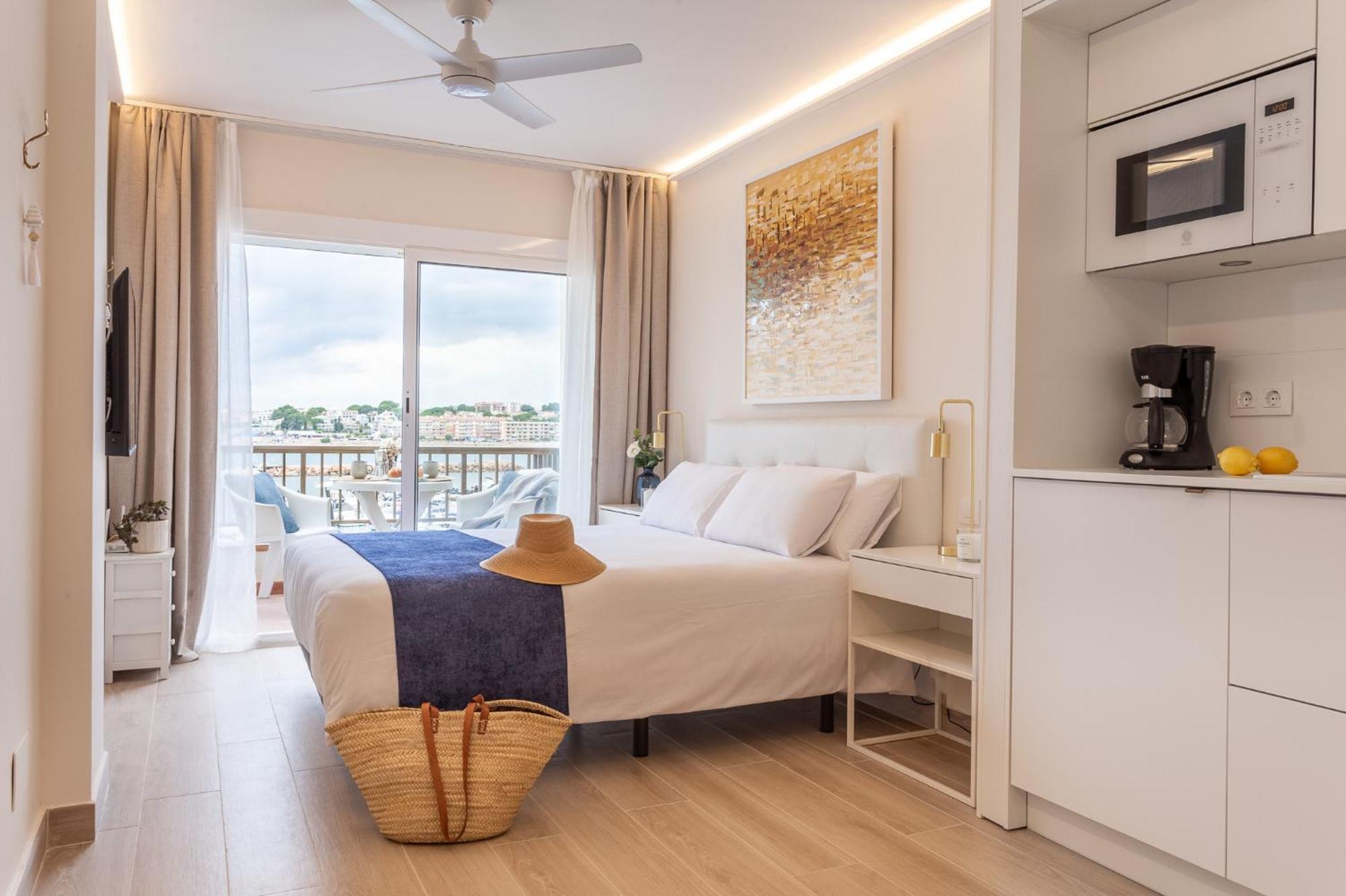 Estudio Con Terraza Lorena L' Escala Luaran gambar